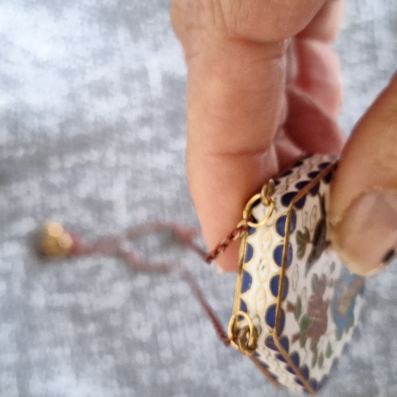 Vintage preowned cloisonné pendant. - Picture 6 of 8